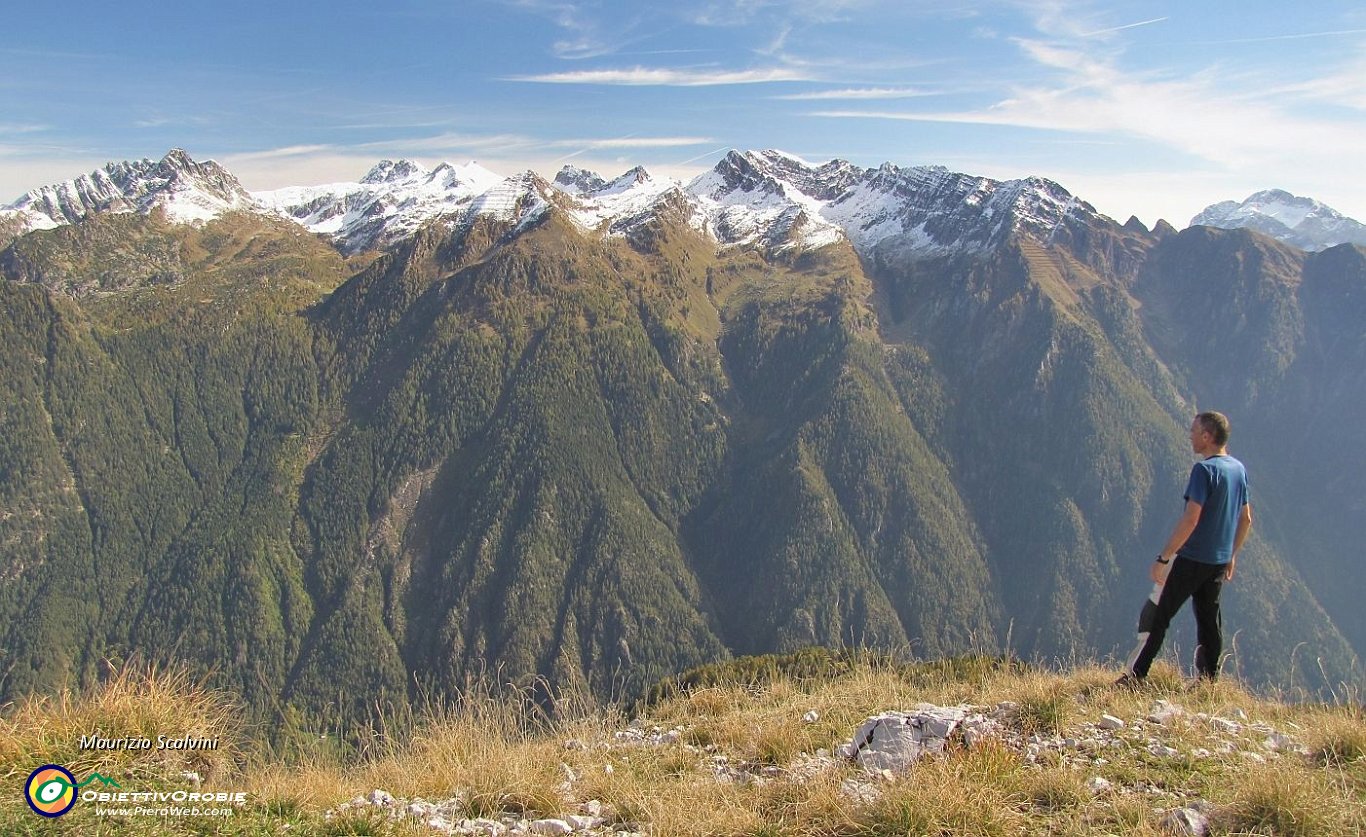 41 Panorama dal Pizzo del Becco all'Arera....JPG